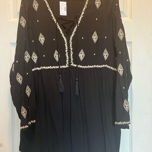 Maurices Black Tunic top blouse with Cream Embroidery 1X new with tags